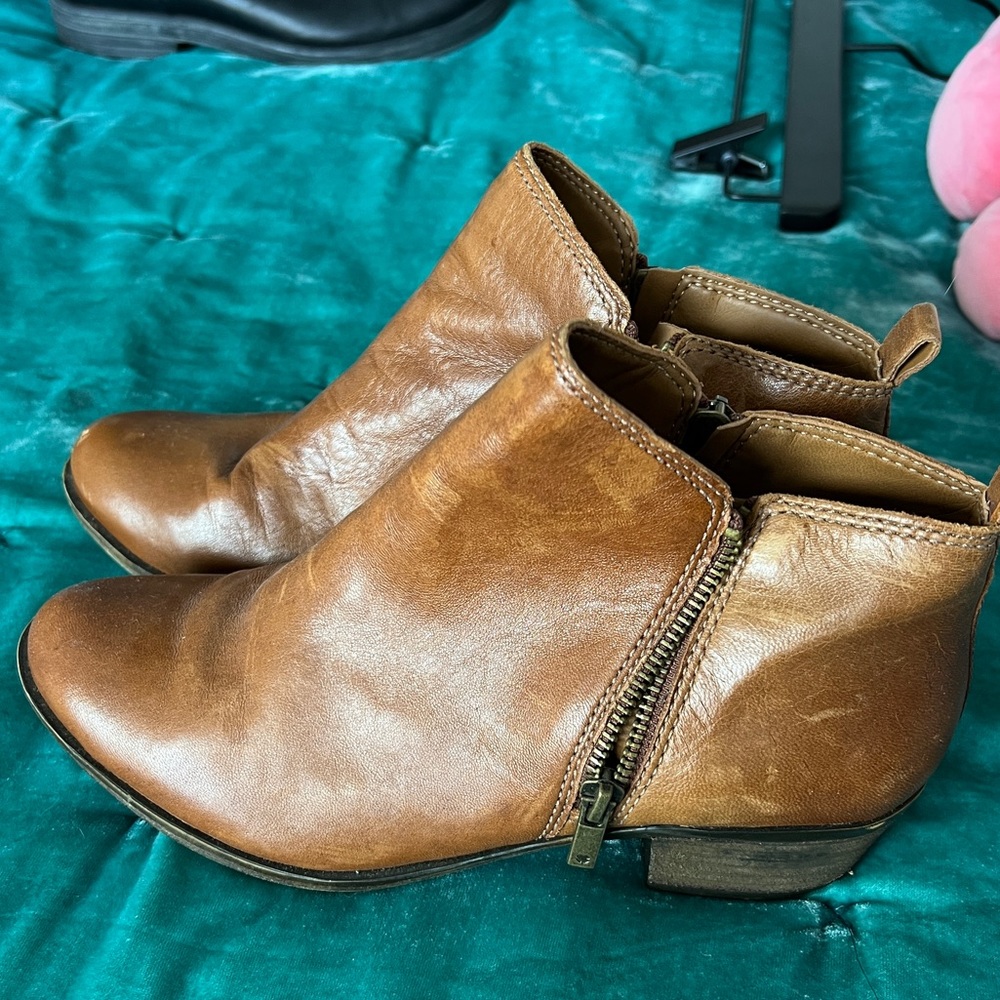 Lucky Brand Basel bootie - size 8M